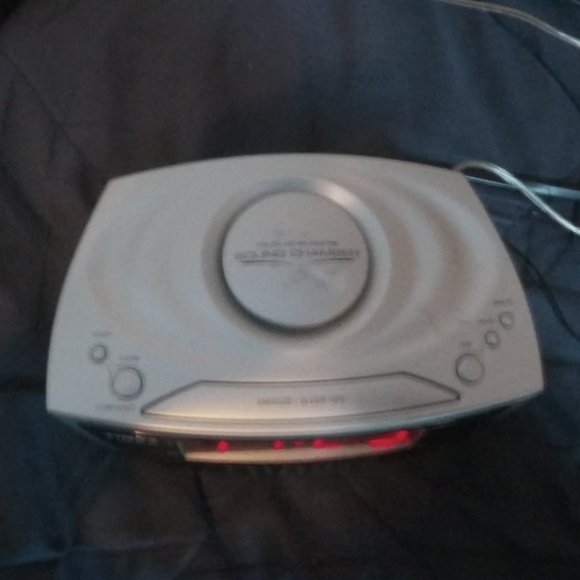 Timex Alarm Clock Radio Multi-directional Sound T226S - Picture 2 of 6